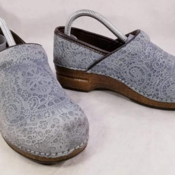 DANSKO XP PROFESSIONAL STAPLED CLOGS  BLUE TOOLED LEATHER PAISLEY FLORAL 38/7 - Picture 3 of 8